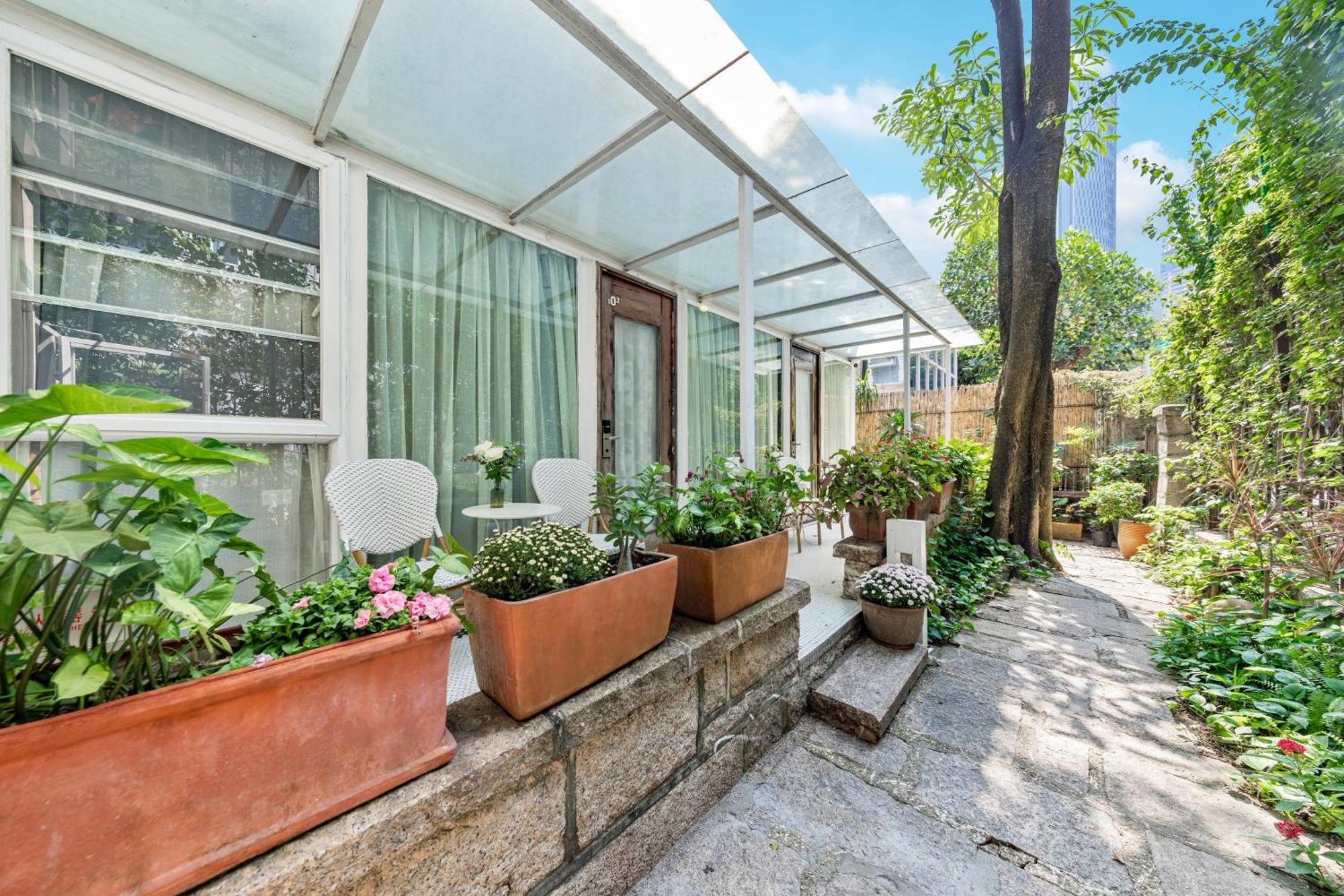 Shenzhen No'6 Garden Villa --French Window With Garden View,Close To Sea World &Shekou Ferry Port &K11 Ecoast &Subway Nearby ,Offer Western Food And Coffee &English Speaking With Tour Services Luaran gambar